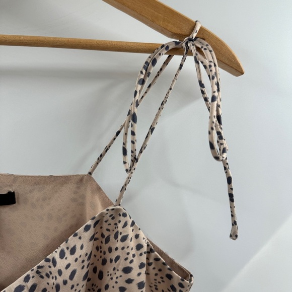 Forever 21 Satin Cropped Adjustable Tie Strap Tank Top Size Medium - Picture 3 of 6